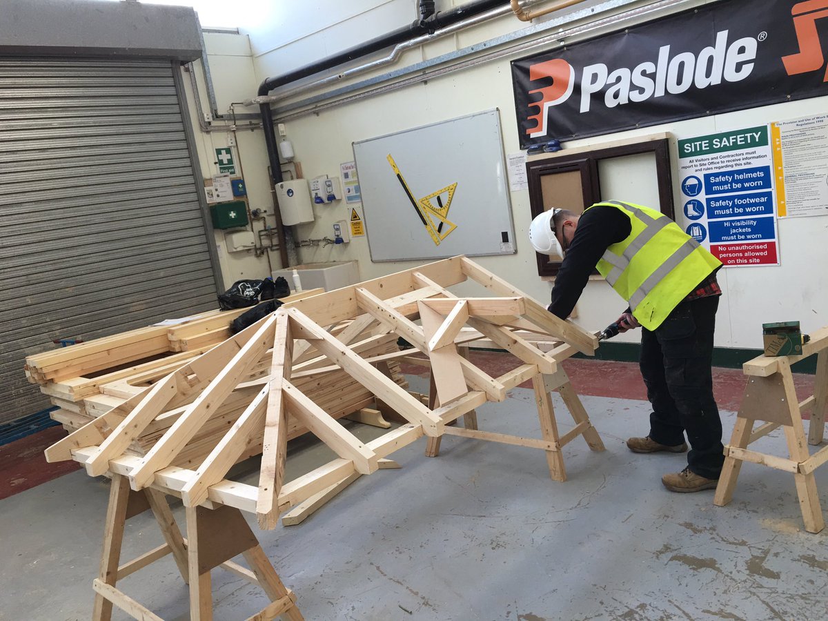 TCConstruction0's tweet image. @CITB_UK big range of work today with our level 2 site carpenters #carpentry #2ndfix