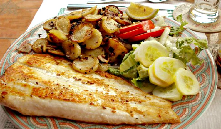 LoveyourFish's tweet photo. Hearty Hake on a #fishfriday  Get your laughing gear into that...Oh yeah..#Eatmorefish #seafood #foodporn https://t.co/ywjm9OGxfP