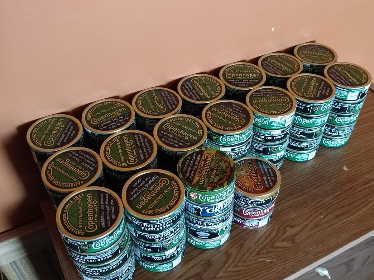 THEBrandonLJ98's tweet photo. You could say I like Copenhagen. #Copenhagenchew #pack #dip #spit https://t.co/oDnasSmXfM