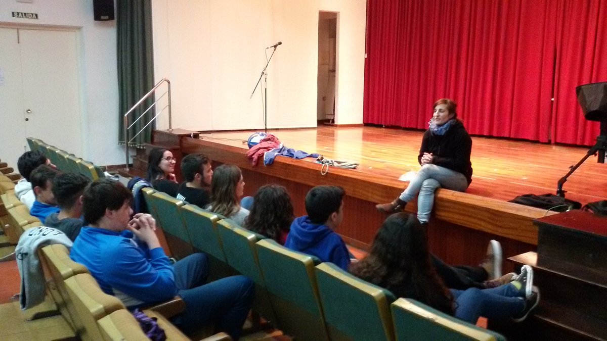 Esta tarde nos ha hecho una visita Alba Valldaura, actriz y creadora de #Iaia. ¡Un placer conocerla!