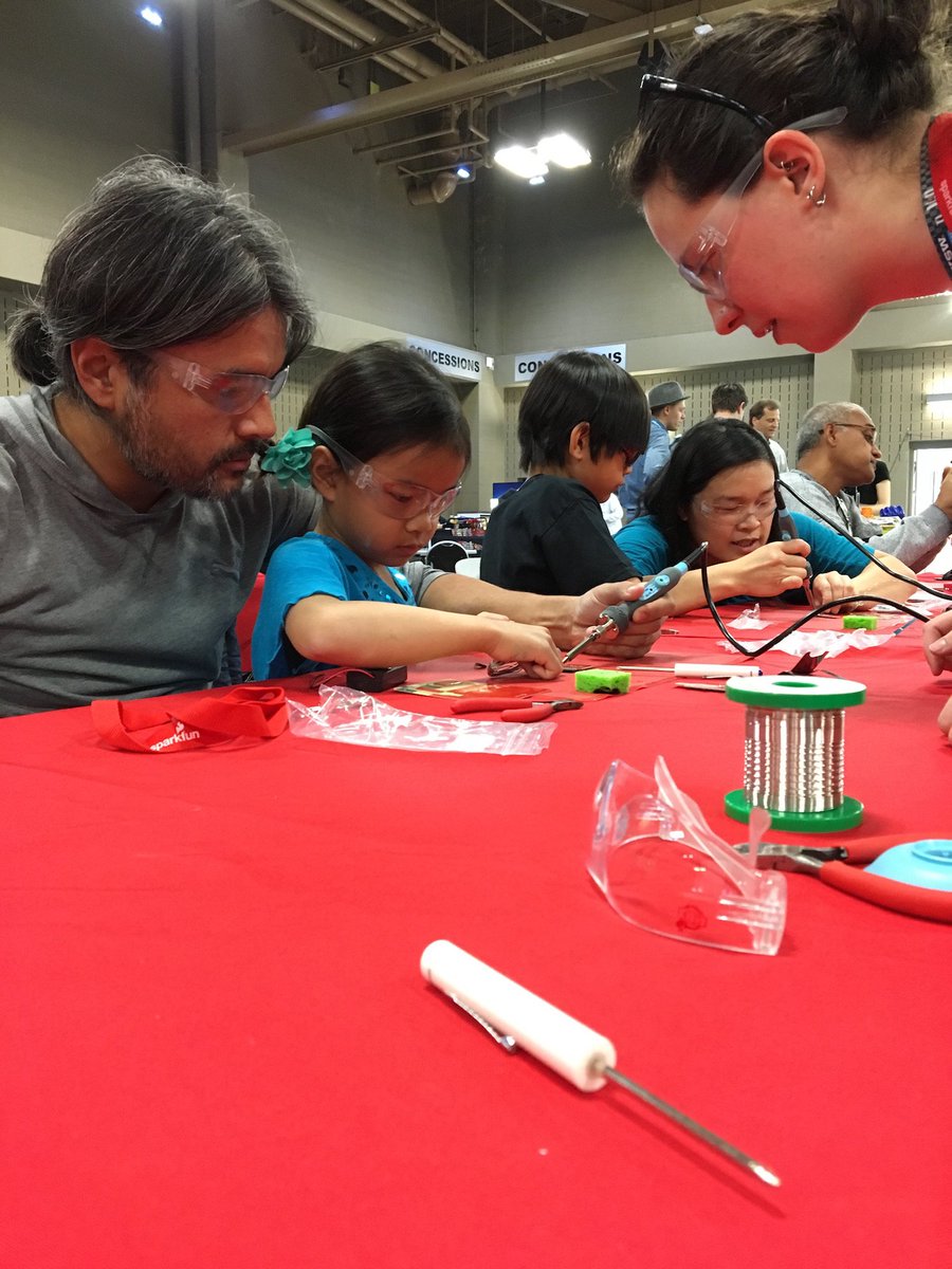 sparkfun's tweet image. The fun has begun at #SXCreate! Come visit Fri.-Sun. to solder a badge at the #BadgerHack workshop! #SXSW2016 #sxsw