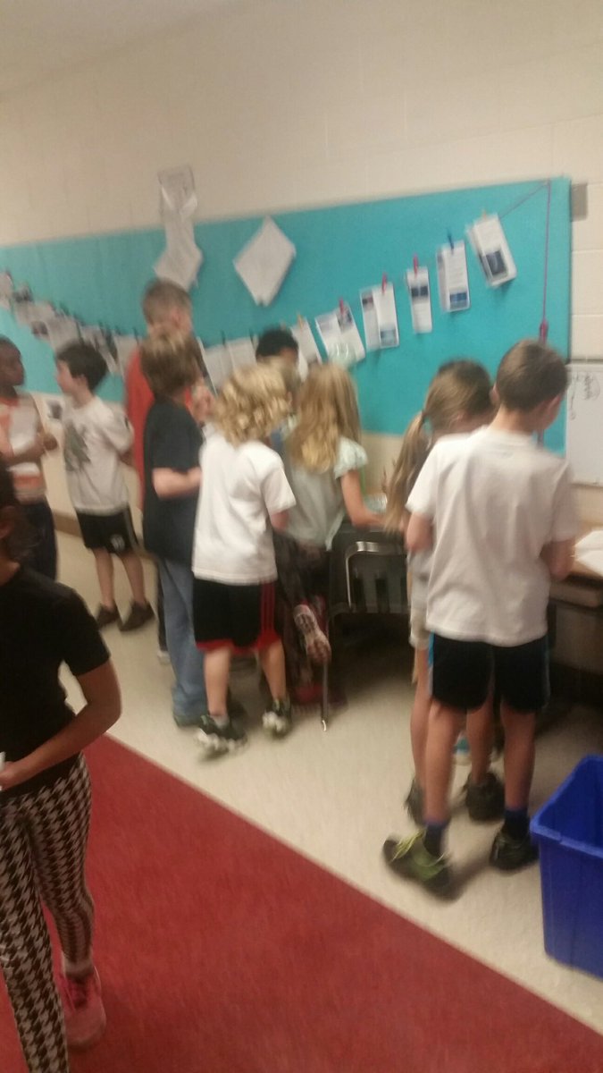 MonicaKEdwards's tweet photo. Ss explore at KWC Science Gallery Walk #pbl @KWCcrocs https://t.co/bN2DynHLFs