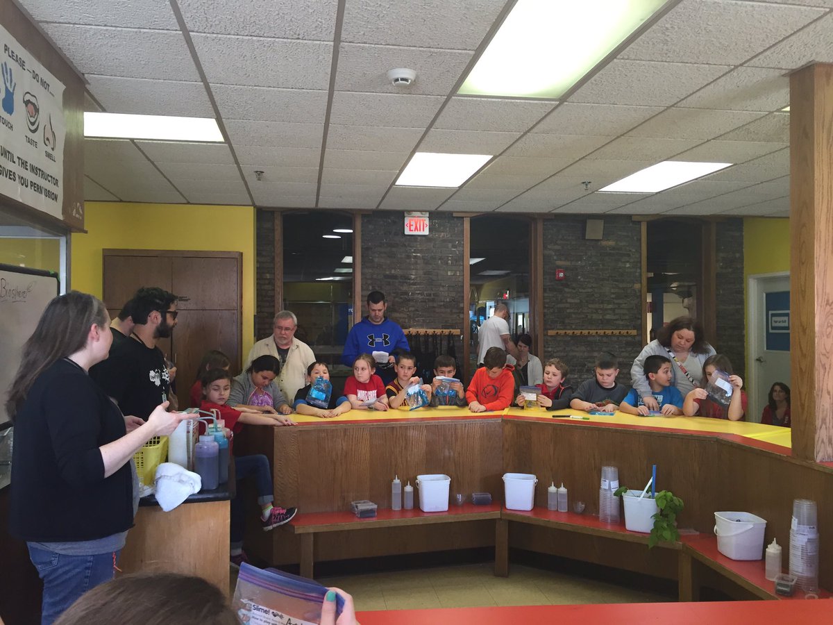 jwiard76's tweet photo. Making slime #biosphereworkshop #impression5 https://t.co/D45cInjm6r