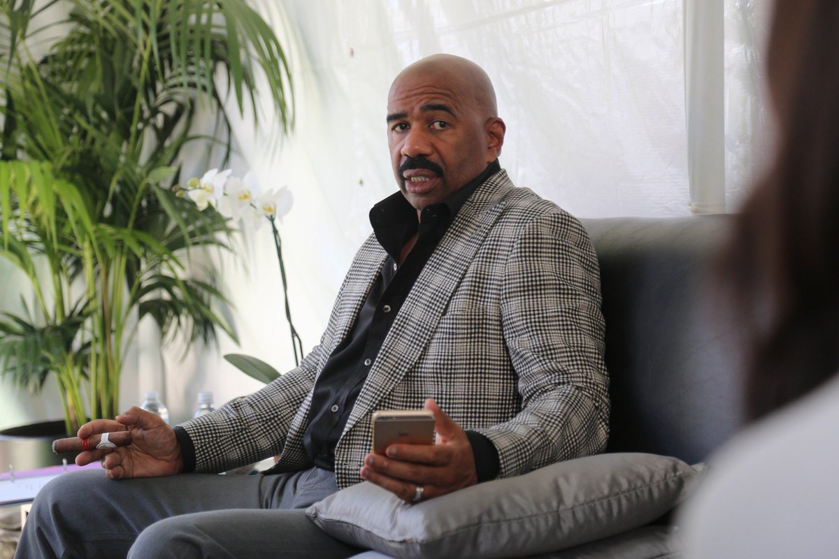 IAmSteveHarvey's tweet photo. I'm the host &amp; the executive producer of my new show @NBCLilBigShots - watch me work https://t.co/zyoMeJxfHC https://t.co/2x9ROmwVES