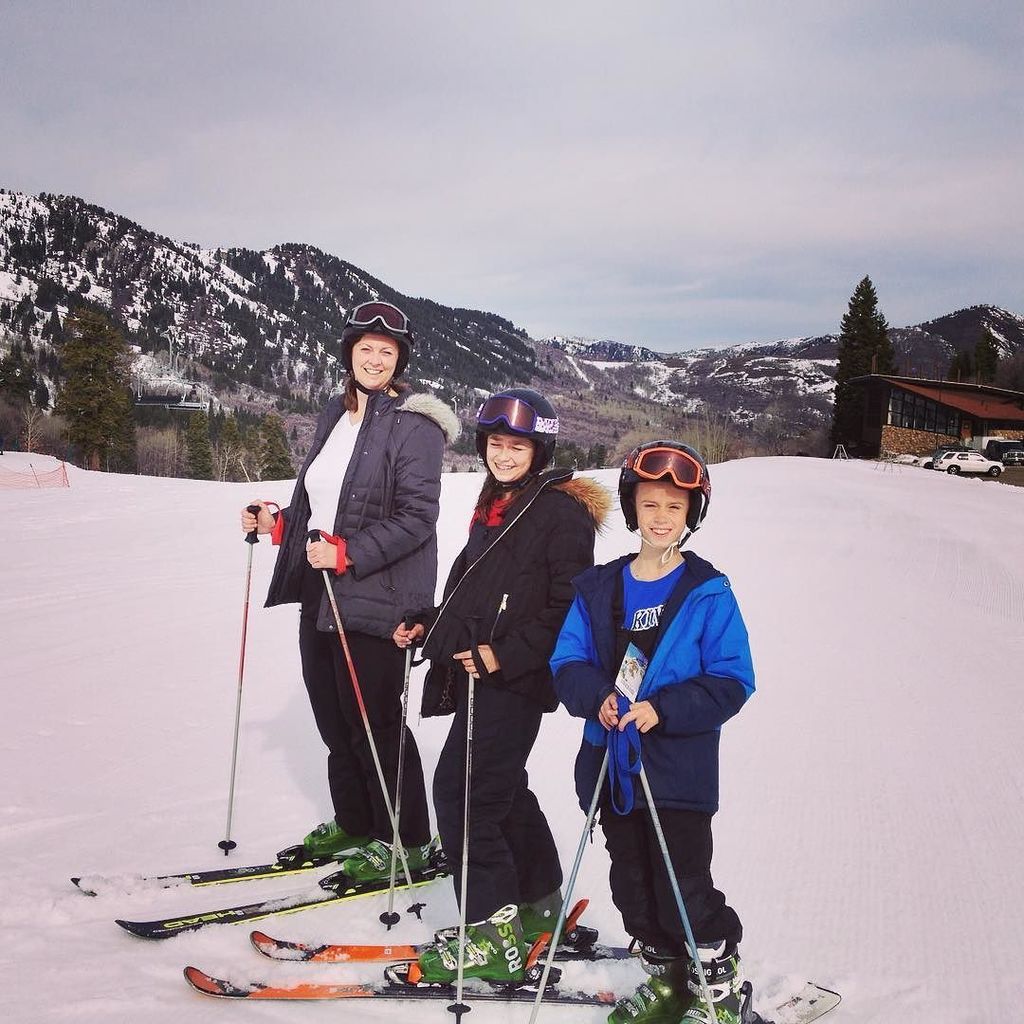 tips4familytrip's tweet photo. We're playing hooky! Thank you to @snowbasinresort for being our partner in crime. #Allison #ski #skiutah #springsk… https://t.co/bErlh0dSG2