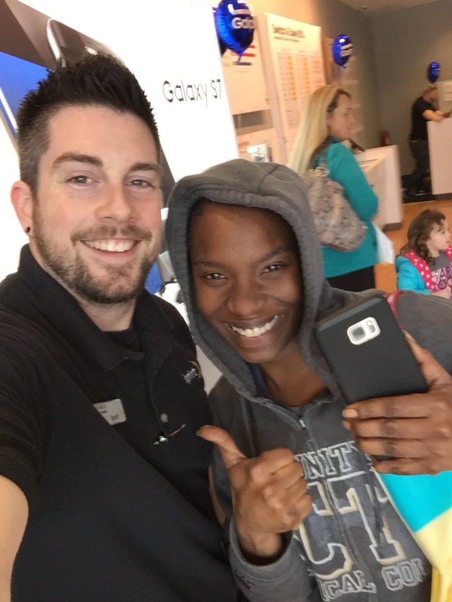 PrestonStore318's tweet photo. Great work Zach, Ciara is definitely Happy about her new S7!
@ChappySprint @jbarne30 https://t.co/VZHKtI81NF