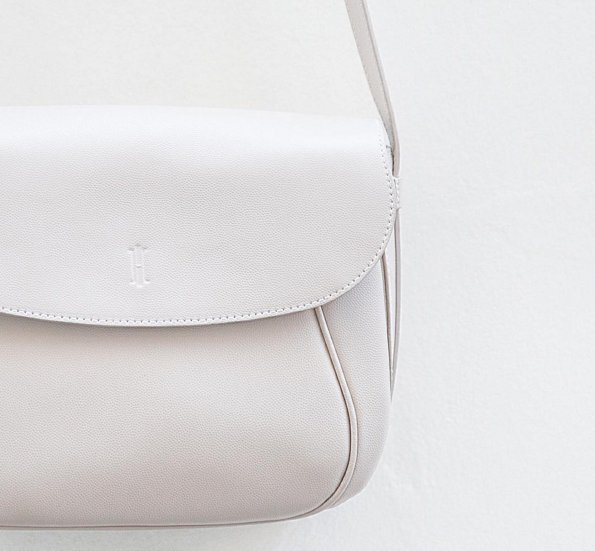 Hobbs_London's tweet photo. #MakeAnUnderstatement with the Hampstead saddle bag https://t.co/9Zknegw88S https://t.co/l82h6PW8py