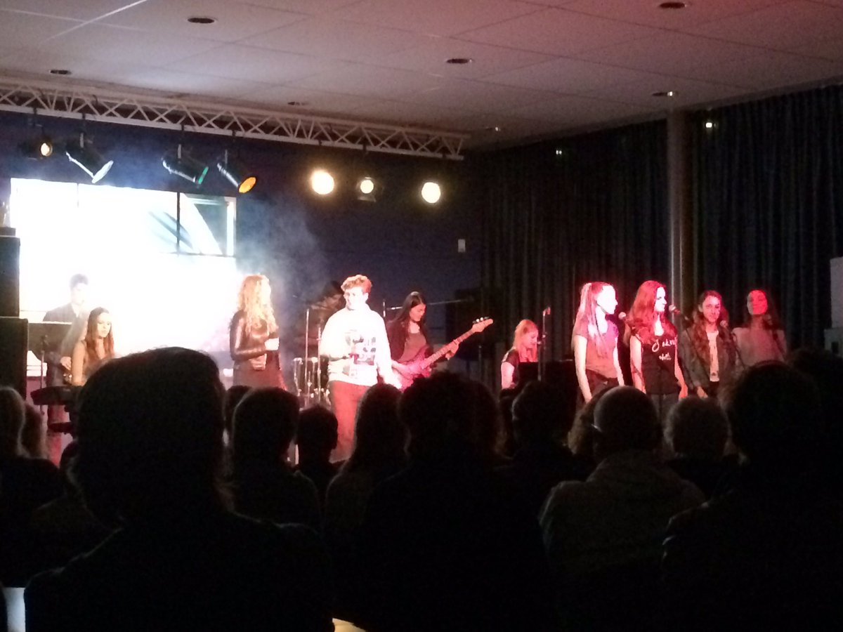 En we zijn weer begonnen! Ook thuis te volgen via de livestream. #clr 2016 #doyouliketosing