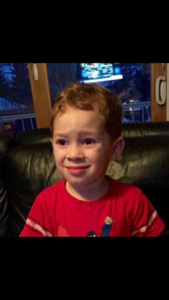 HumourAddict's tweet image. Quand tu poses une question à ta mère et qu'elle commence à crier sans raison