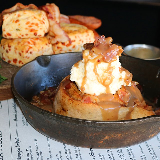 chefabebotello's tweet photo. CINNAMON ROLL β’ Try one for #BRUNCH β’ Friday, Saturday & Sunday from 10am to 3pm. https://t.co/7twx6uc6H5 #ChefAbeBotello @westcoasttavern