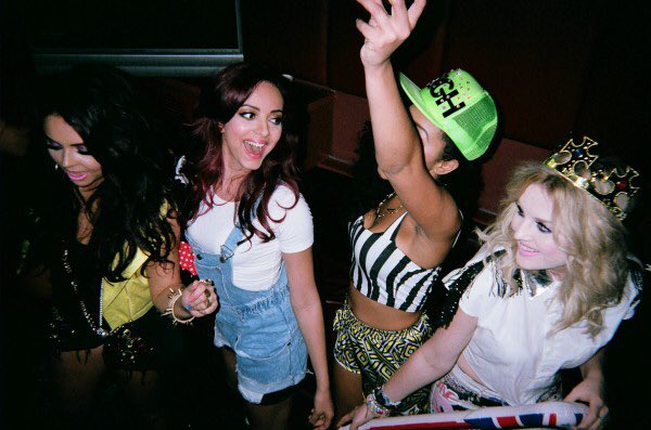 LetsPromoteLM's tweet photo. RT TO VOTE #Mixers #BestFanArmy #iHeartAwards https://t.co/LwepHYC6xG