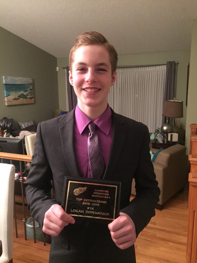 tabathad99's tweet photo. #proudmom @LoganDowhaniuk #topdefenceman #camrose #RedWings thanks for a great season!! https://t.co/pKTjf0b7wr