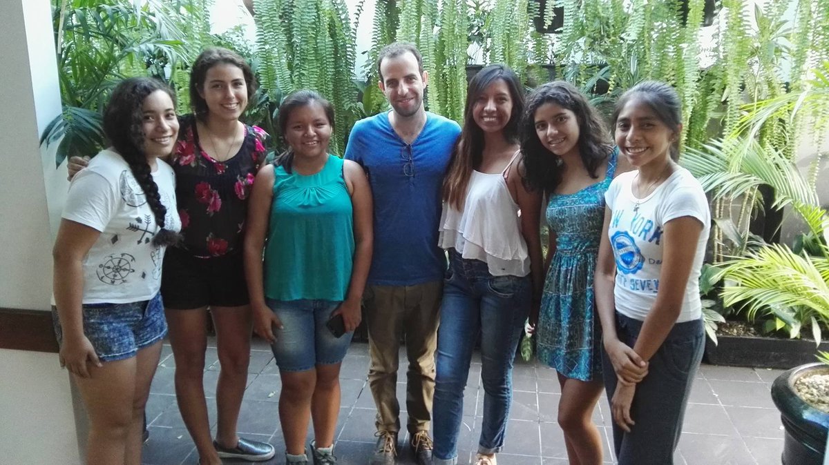 appgirlsperu's tweet photo. We are having so much fun making our app! @appgirlsperu #AppGirlsPeru @EpicQueenPeru https://t.co/D1wTIsqvGB