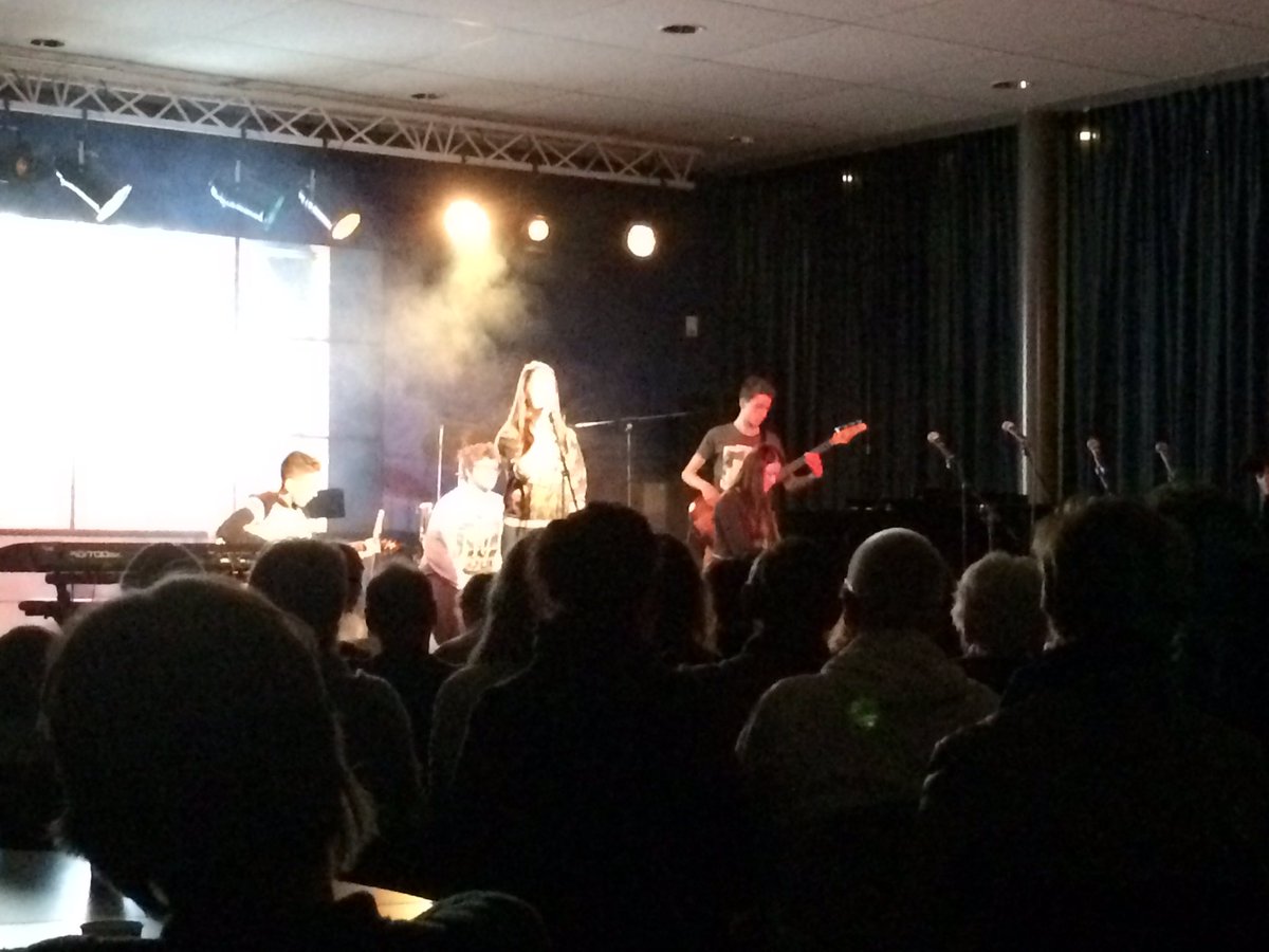havondda's tweet photo. Ook Katrine, Maureen &amp; Cilou en Luca staan hun mannetje! #clr https://t.co/iq9p8Il9wX