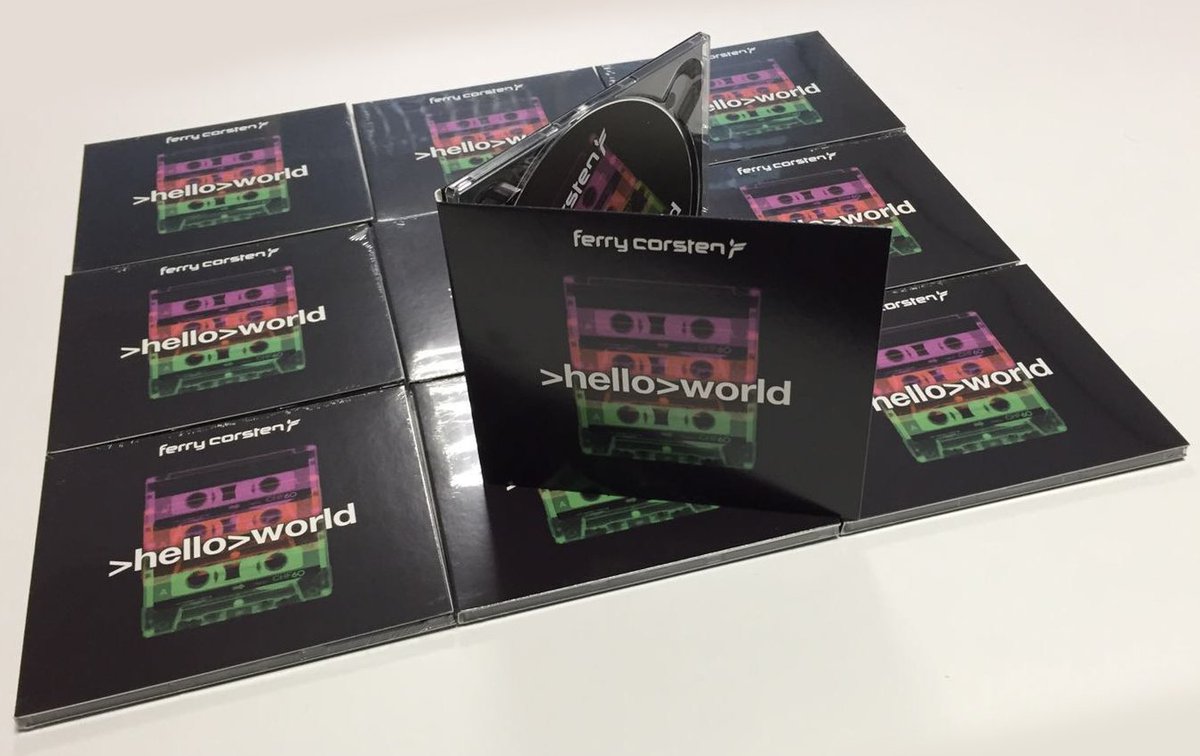 FerryCorsten's tweet photo. Who wants 1 of these??? https://t.co/iIXLUVrqpg Make sure to RT, winner will be picked next week! ;-) #HelloWorld https://t.co/ohN0wC7aaj