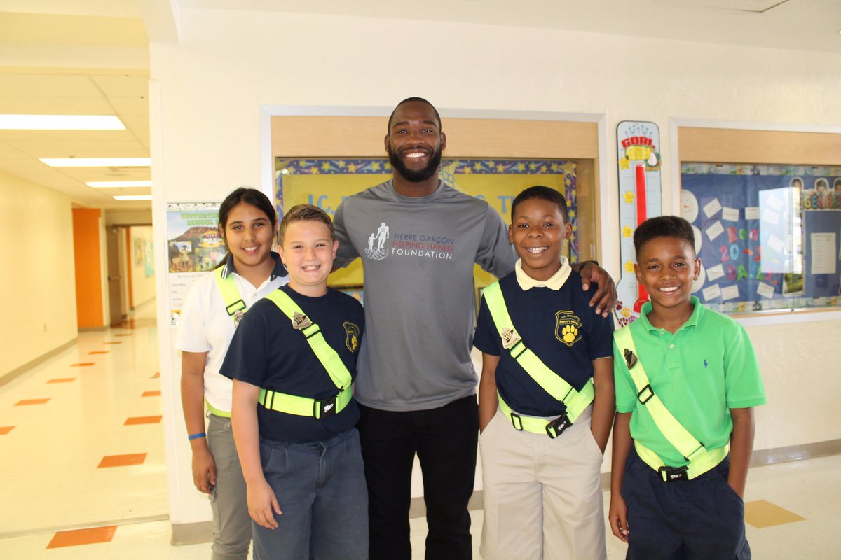 JCMitchellElem's tweet photo. What a day!  Palm Beach County's own Pierre Garcon came out to motivate our JCM Jaguars https://t.co/gKWnfw8wif
