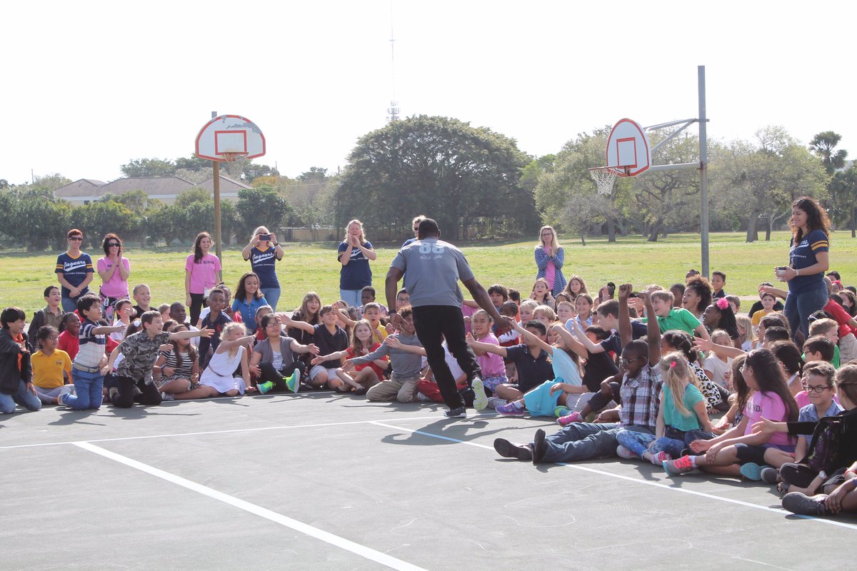 JCMitchellElem's tweet photo. What a day!  Palm Beach County's own Pierre Garcon came out to motivate our JCM Jaguars https://t.co/gKWnfw8wif