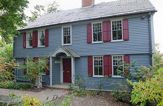 The patio is open! Come by the UClub and Restaurant to enjoy an outside lunch or dinner with a beautiful weather.