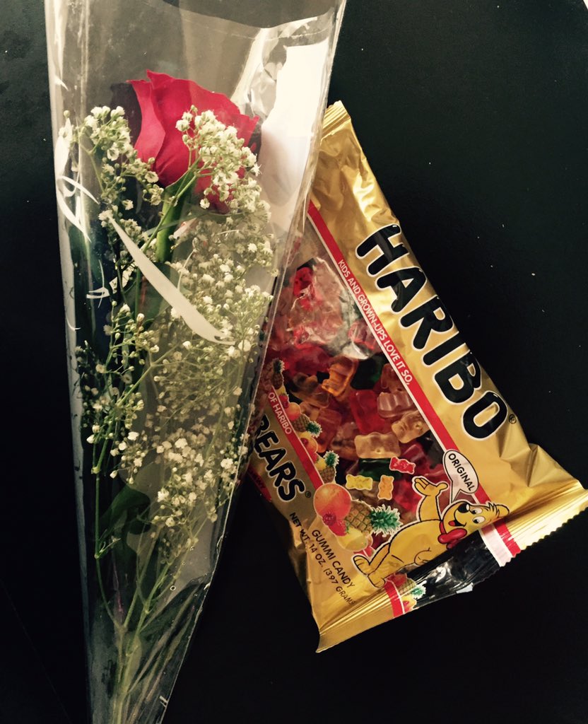 MsBonnieLett's tweet photo. "It's the little things and the joy they bring..."πβΊοΈ #singlerose #favecandy #thoughtful https://t.co/lD8zz8vCO3