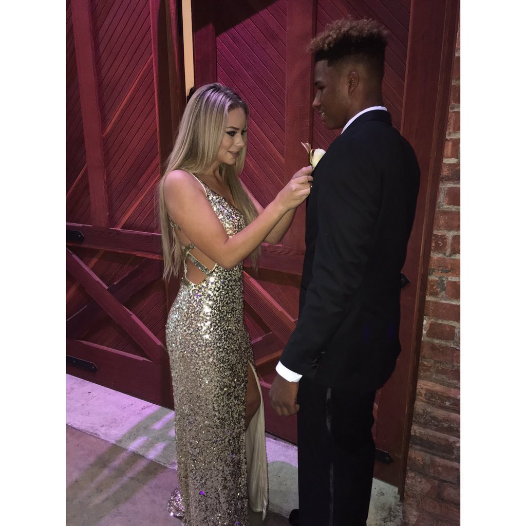 PromPics's tweet photo. God damn 🔥 #prom2k16 https://t.co/aq7HYm93SK