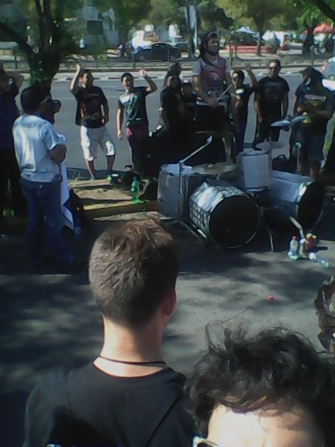 likev1522's tweet photo. #FuturoMaiden asi se vive la previa por Av Grecia @futurofm dando desde ya todo!! #ScreamForMeChile \m/ https://t.co/NtzCY0aGic