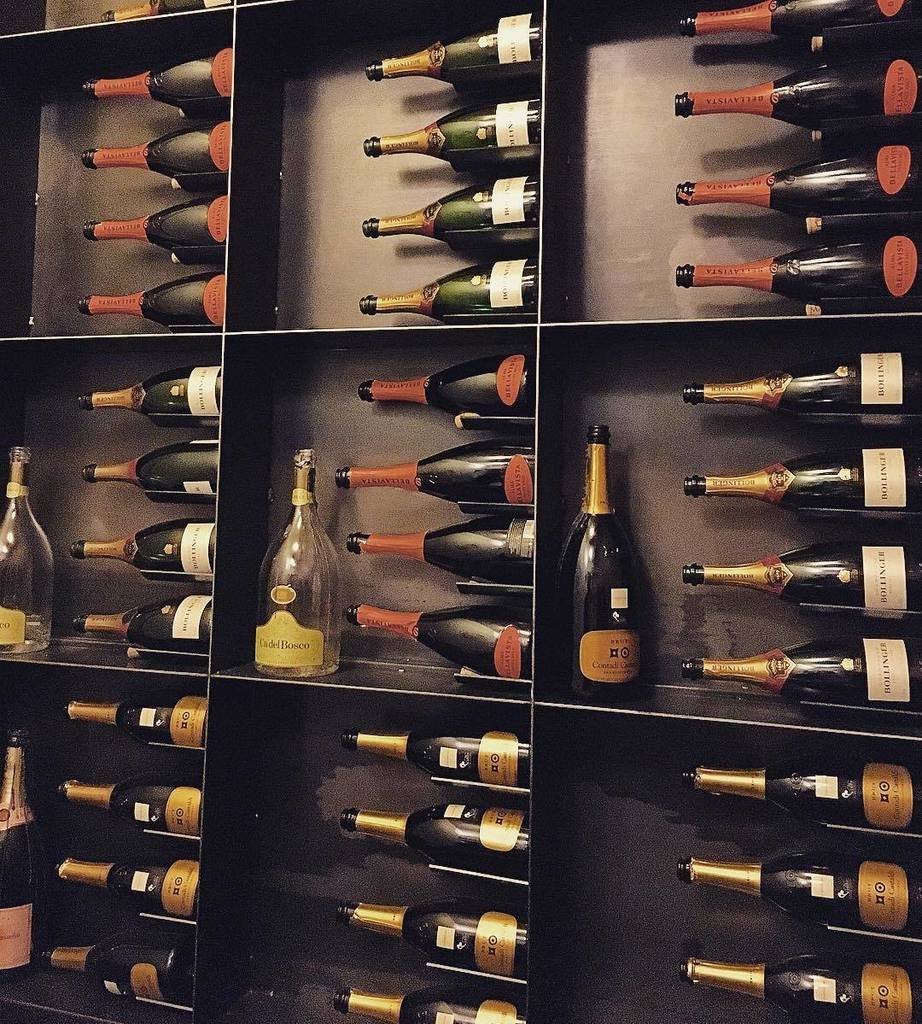RichMeles's tweet photo. Aperitivo? 😅 https://t.co/2bEP5fsUrH https://t.co/GVq78n1uQj