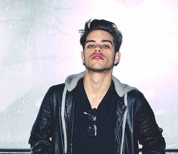 girl make it clap for me 😛