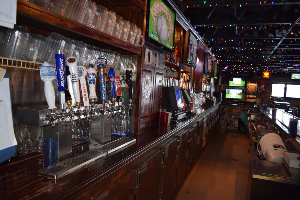 HoopsSportsMI's tweet photo. It’s the end of another long week. Time to kick back and relax after work with your friends and a few cold brews. https://t.co/bJ9KVZNC8c