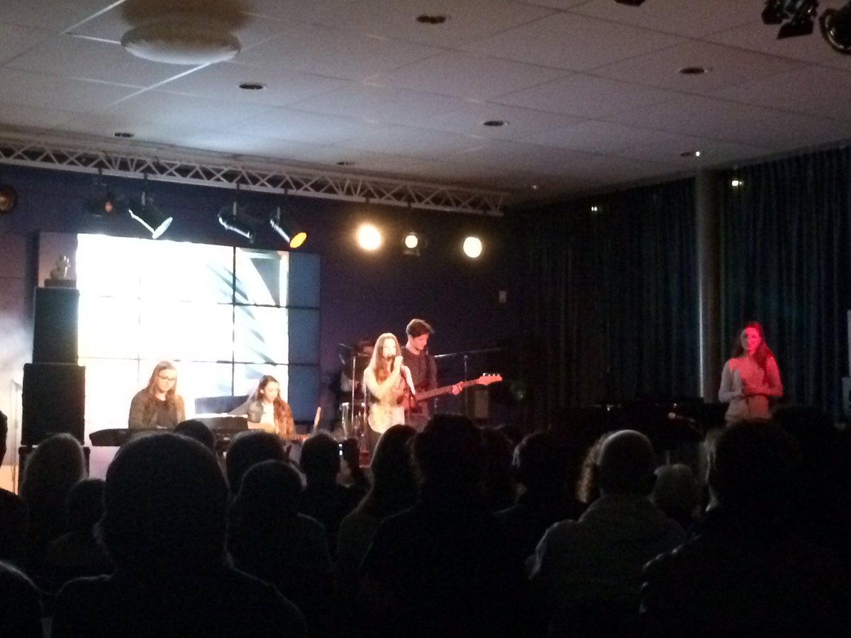 En dan kondigt presentator Luuk de laatste act van de avond aan. Zal Sara met de hoofdprijs naar huis gaan? #clr