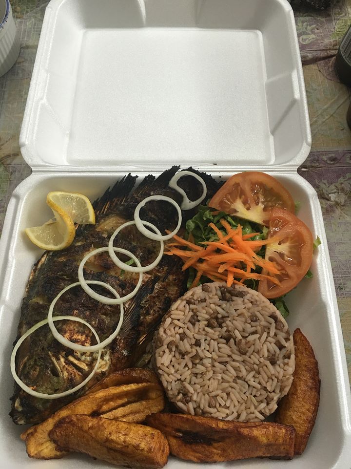 RestoEscapeMTL's tweet photo. Hungry on the go? #GrillesFish please. Always made fresh to order #RestaurantLescape https://t.co/OqVPy5K3ya