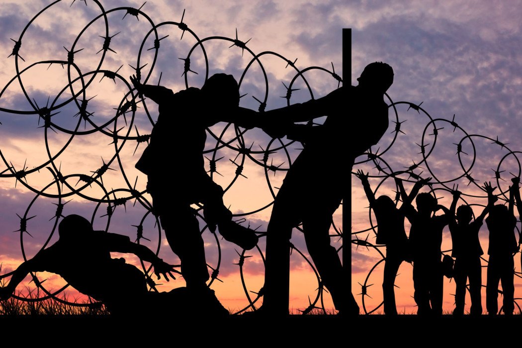 AnMadWinter's tweet photo. #UEmata #NoBorders #NoNations #StopDeportation 
Basta de pactos inhumanos! 15.000 refugiados abandonados en el barro https://t.co/t1ZpQ0O39z