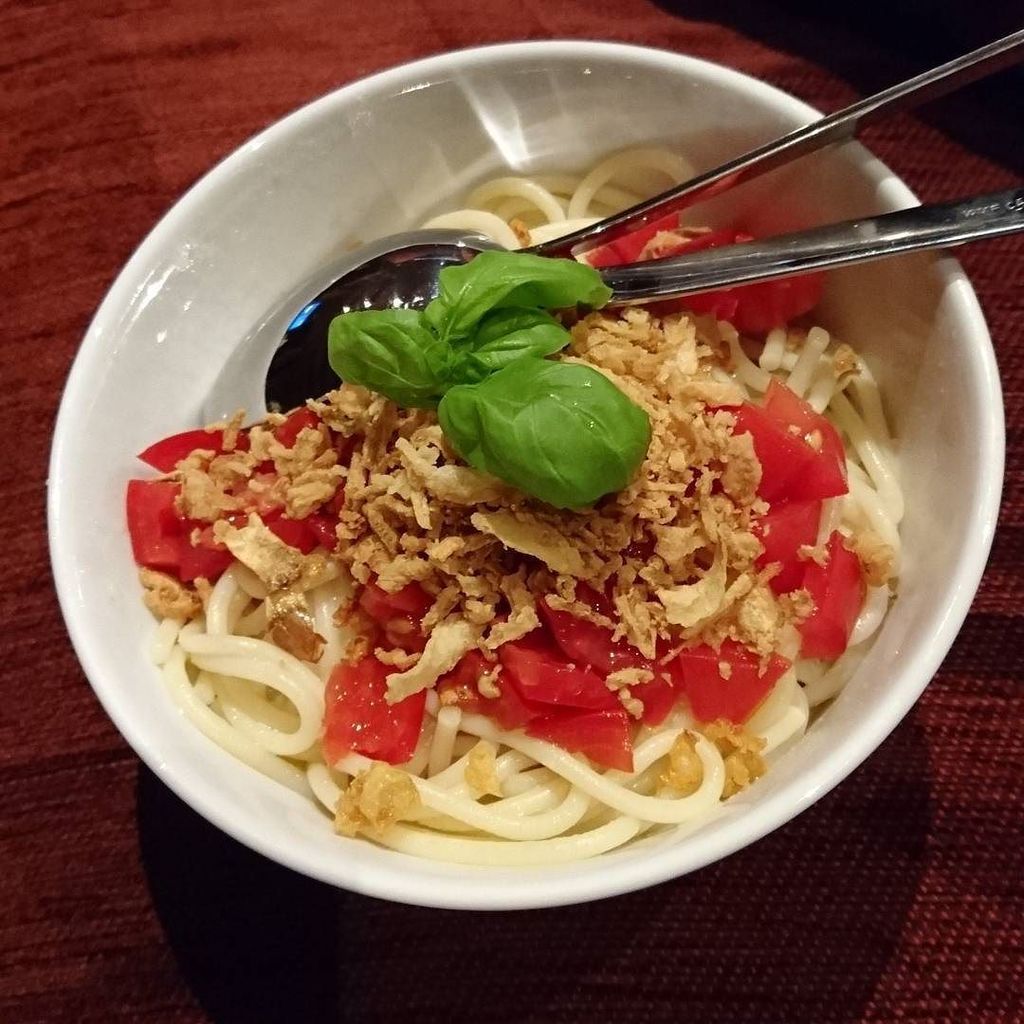 fairyyona's tweet photo. Vegan pasta ❤ ❤ ❤ 
#vegan #tilleaster #pasta #foodporn #instafood #tomato #noodles #roaste… https://t.co/ifPQFuxFoi https://t.co/WBuzB2rg9w