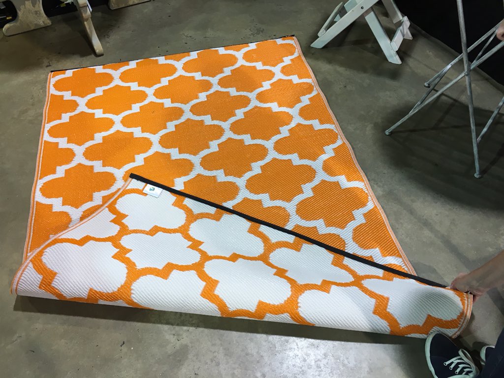 Kiwi Cottage has SUCH cute gift ideas! Come Shop! Wonderful reversible rugs!