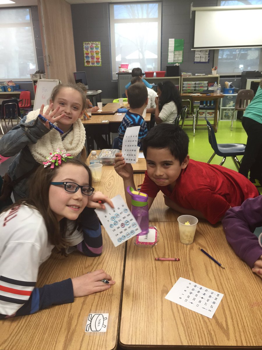 MrsArnoldART's tweet photo. Celebrating a great 3rd quarter with popcorn and school wide bingo #d62learns #d62ics https://t.co/b1ux0W3RzF