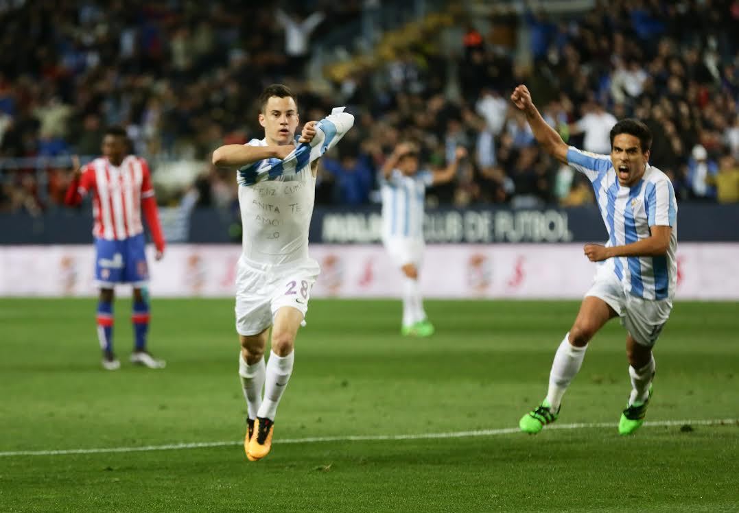 eldesmarque_mcf's tweet photo. FOTO | La dedicatoria de @juanpianor1 tras su gol. Va por Anita, su prima fallecida. "Feliz cumple, te amo, 20". https://t.co/QsH7LwaTqK