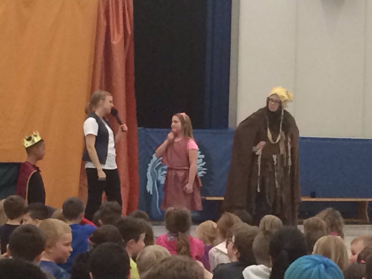 TecumsehLKDSB's tweet photo. Tecumseh thoroughly enjoyed the entertaining Dufflebag Theatre! https://t.co/Gr5BIXpYtB