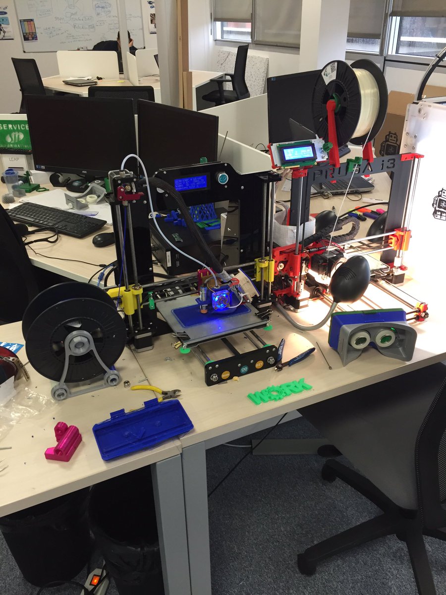 didierbonnet's tweet photo. Nouveau casque de réalité virtuelle qui sort tout juste du Lab @SII_IDF mieux que le carton de pizza😉#siiresearch https://t.co/3TJhvYisw4