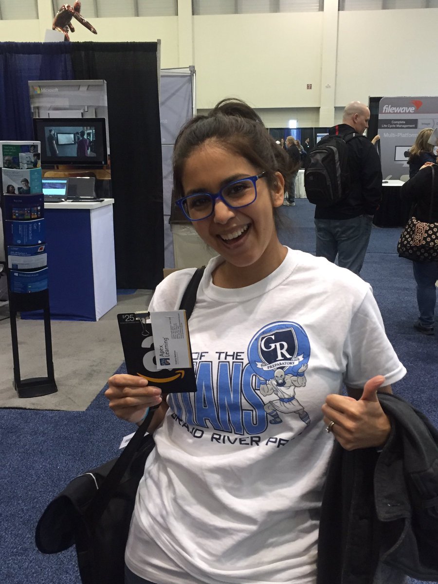MACULQuest's tweet photo. Winners showing their excitement for #macul16 by playing @MACULQuest https://t.co/qcAcXc780Q