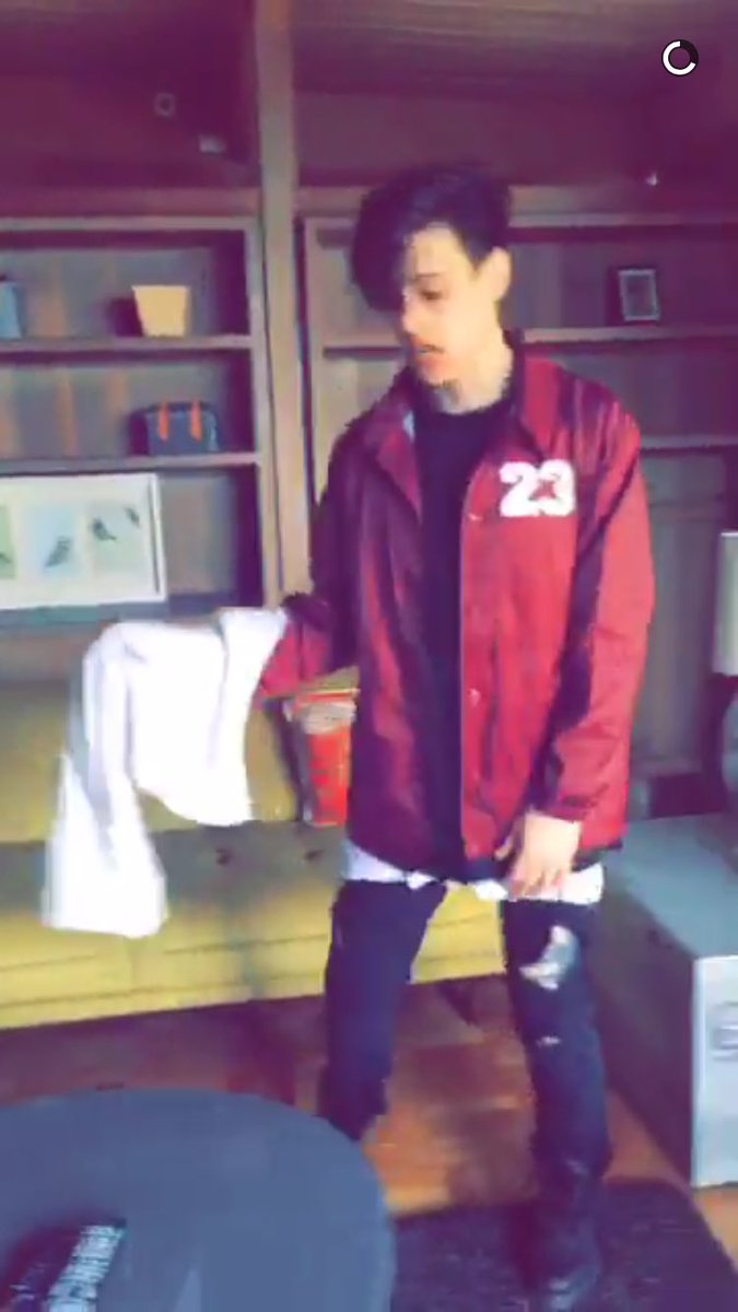 DerekLuhSP's tweet photo. Derek vía snapchat (d_luh) https://t.co/XqoMYmuCR7