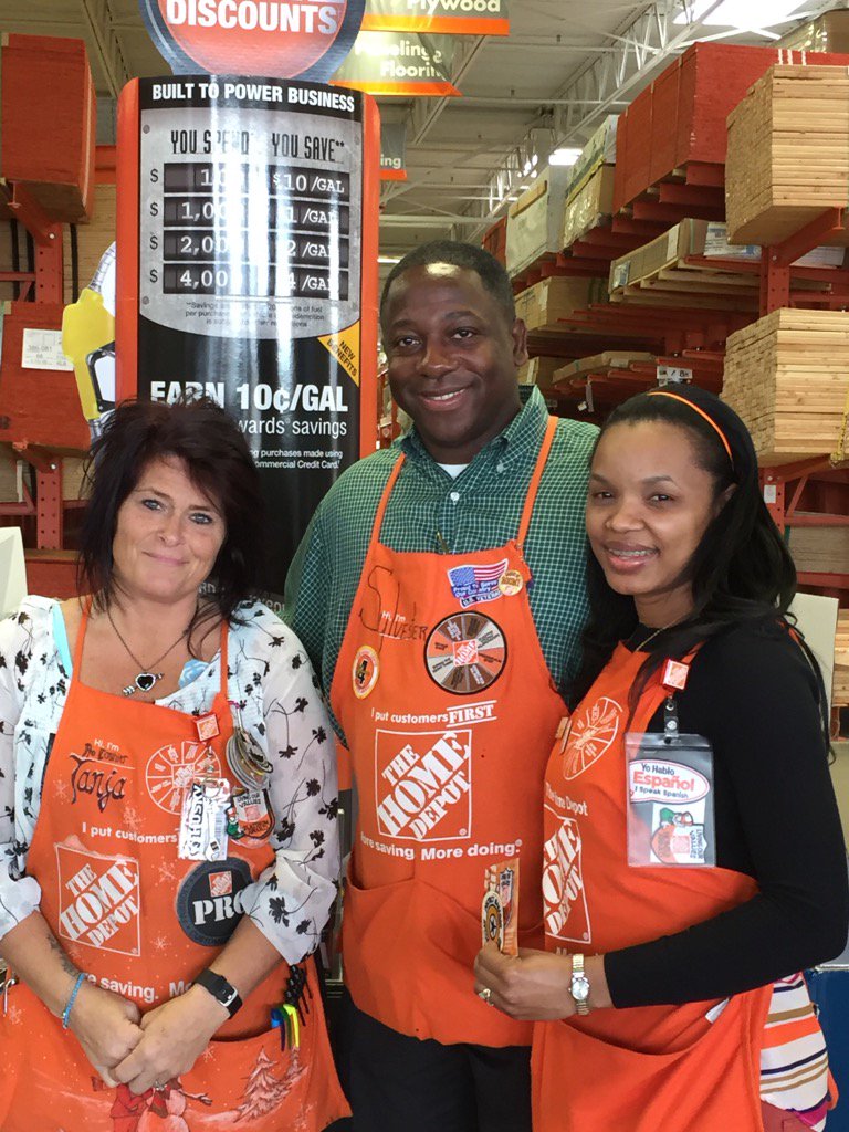 Outstanding Cashiers of the Month <a href="/1109/">1109</a> Tanja (Jan) and Arelis (Dec and Feb). Putting Customers FIRST!!! Congrats!!!