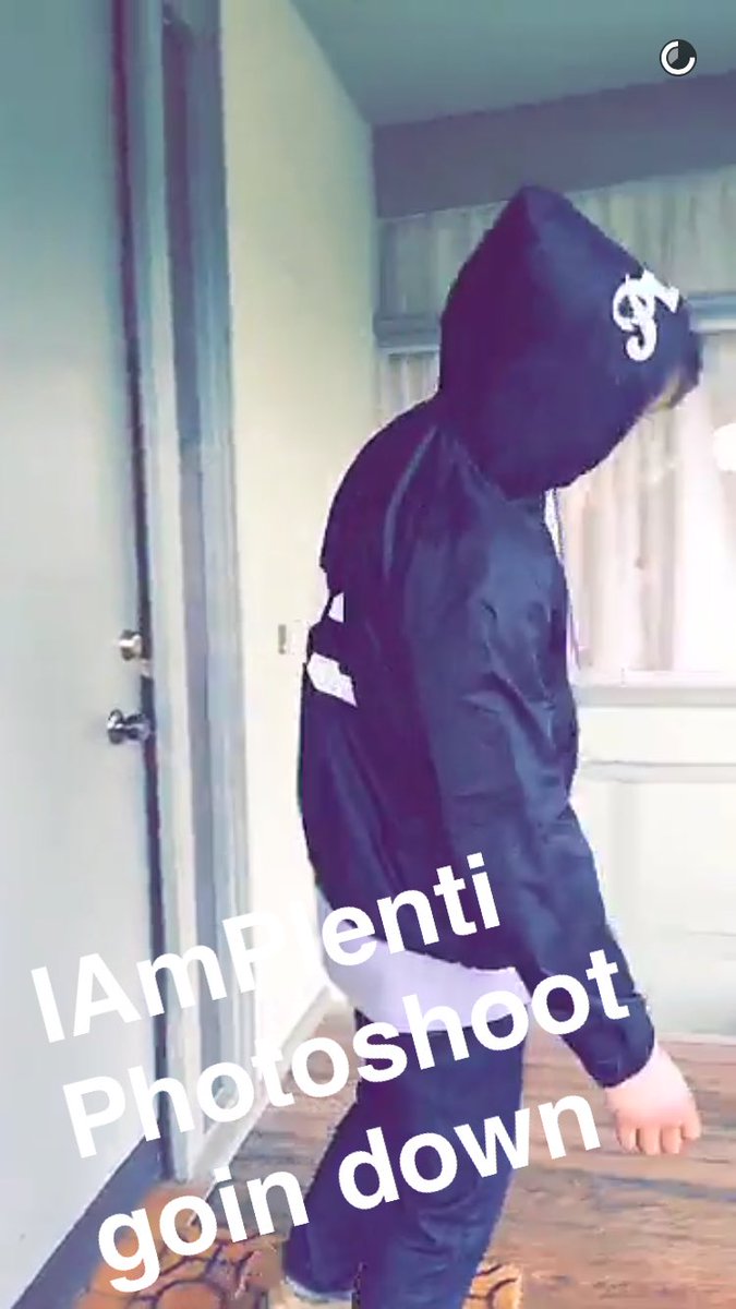 DerekLuhSP's tweet photo. Derek vía snapchat (d_luh) https://t.co/B55Yzc5DT4