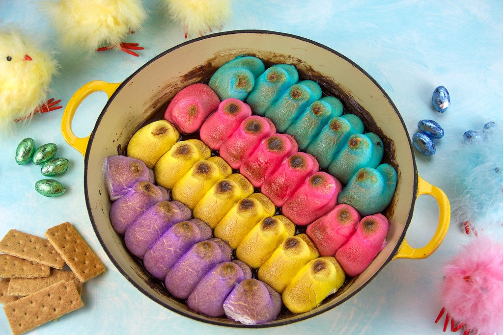 TheHolidayBarn's tweet photo. Whose up for some ooey gooey Peeps Skillet S'mores?  Get the #Easter #Peeps #Recipe here: https://t.co/ZVD1LYPfkk https://t.co/I8x6X5X9Vd