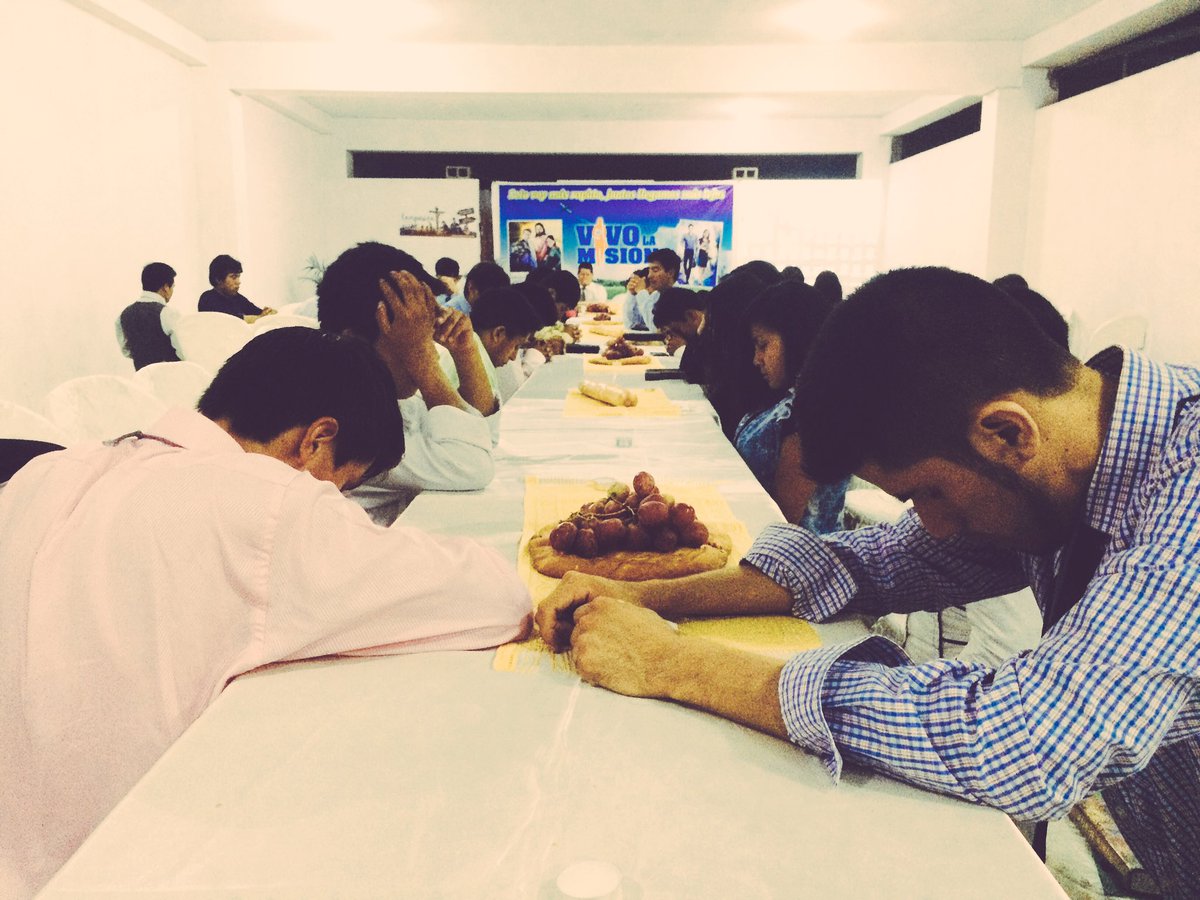 jomec_realtor's tweet photo. #RitodeHumildad #SantaCena oficiada por Pr.@Lucio_Aranda #ColportoresANoP #VivoLaMision @AdventistasANoP https://t.co/E43xQeoN2R