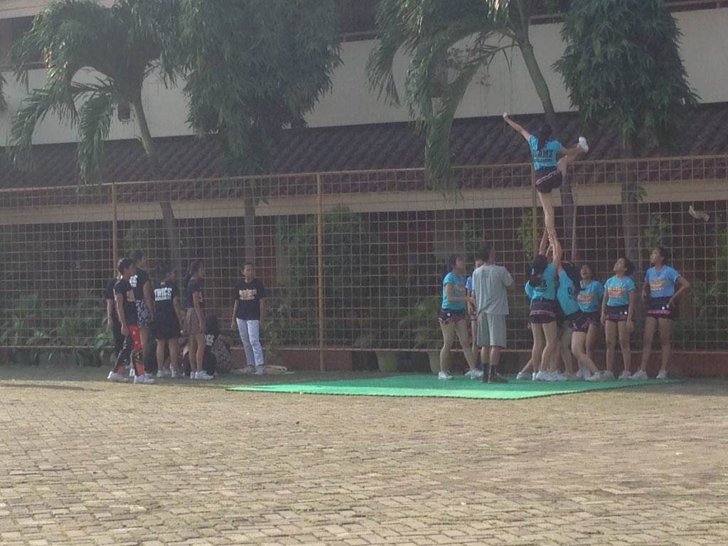 morning☀️ be prepared for cheerleading, no matter what!🔝