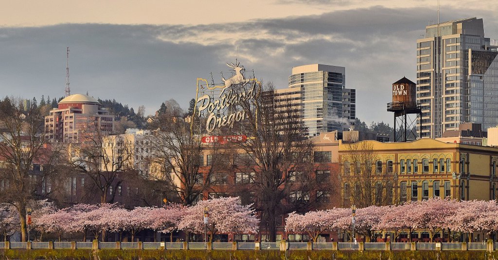 There's nothing quite like #downtownPDX in March! (love the photo, <a href="/MikeKATU/">Mike Warner</a>) #PDX