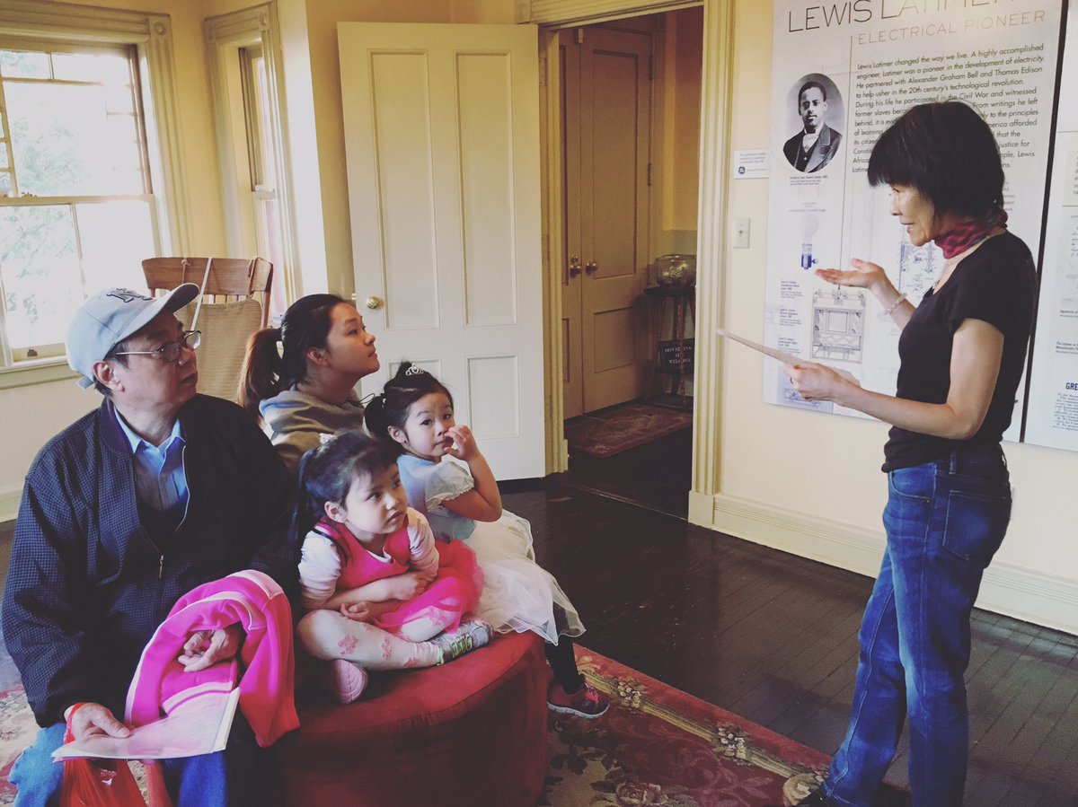 LatimerHouse's tweet photo. Our wonderful volunteer Emily is giving a Mandarin tour on Latimer's life! #LatimerNOW @hhtnyc #housemuseum https://t.co/iCV4ZylBXJ