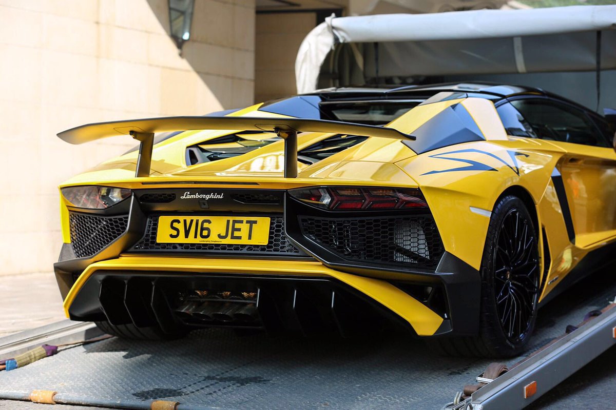 LamboPangbourne's tweet photo. Incredible Handover today, roof off and sports exhaust on!  @GTspirit @lamboclubuk @SupercarsofLDN @mr_lelong https://t.co/jIsgBFq5ug