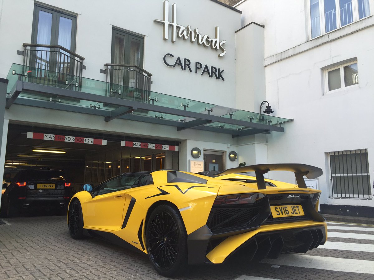 LamboPangbourne's tweet photo. Incredible Handover today, roof off and sports exhaust on!  @GTspirit @lamboclubuk @SupercarsofLDN @mr_lelong https://t.co/jIsgBFq5ug