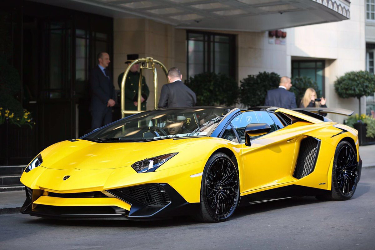 Incredible Handover today, roof off and sports exhaust on!  <a href="/GTspirit/">GTspirit</a> <a href="/lamboclubuk/">Lamborghini Club UK</a> <a href="/SupercarsofLDN/">Supercarsoflondon</a> <a href="/mr_lelong/">Jimmy Lelong</a>