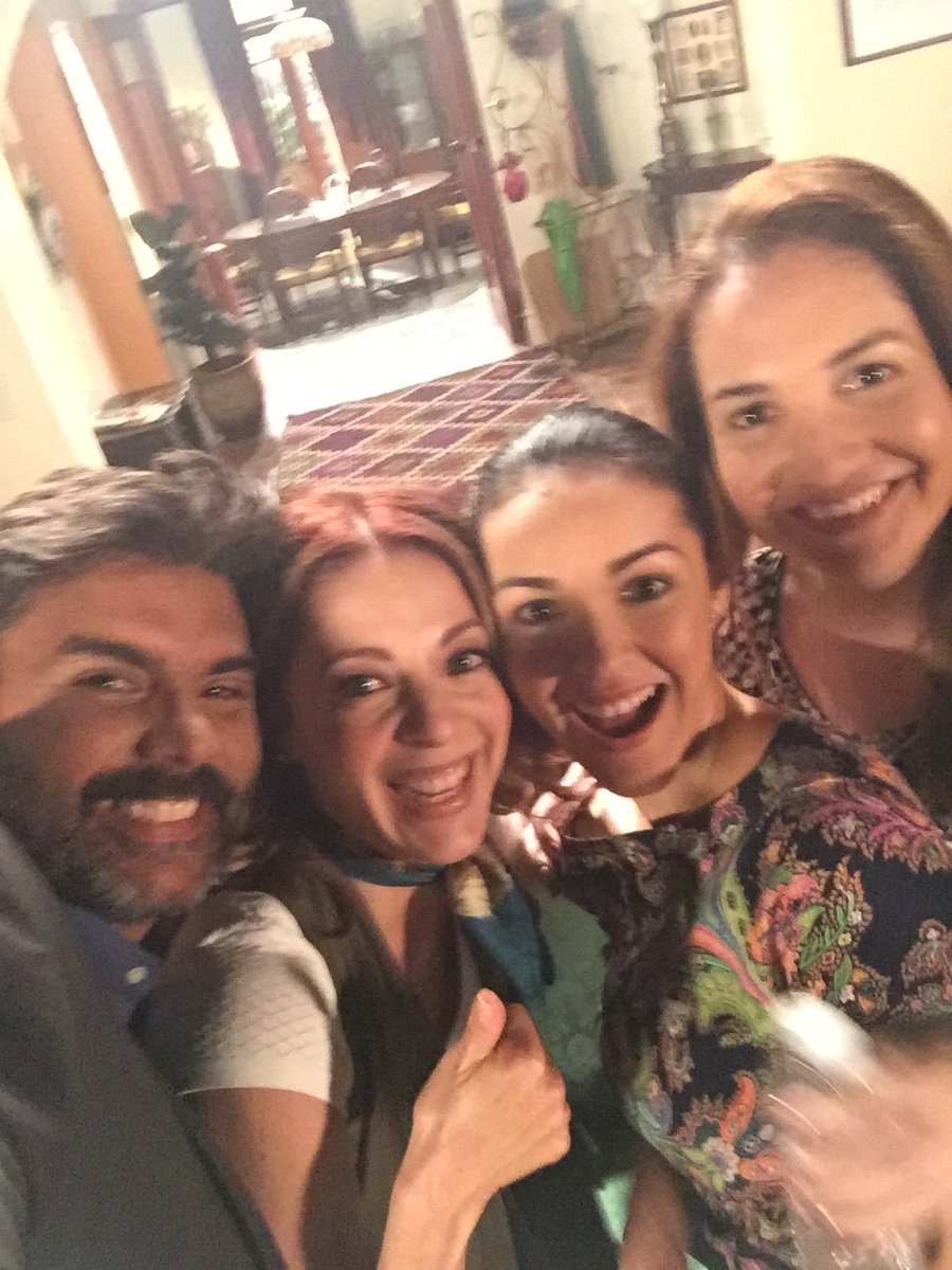 Hola Banda trailera!!!! #WORKINGHARD!!! #FunFriday <a href="/jorgeluispila/">Jorge Luis Pila</a> <a href="/Argelia1978/">Argelia Garcia</a> <a href="/AdrianaBermude/">Adriana Bermudez</a>!!